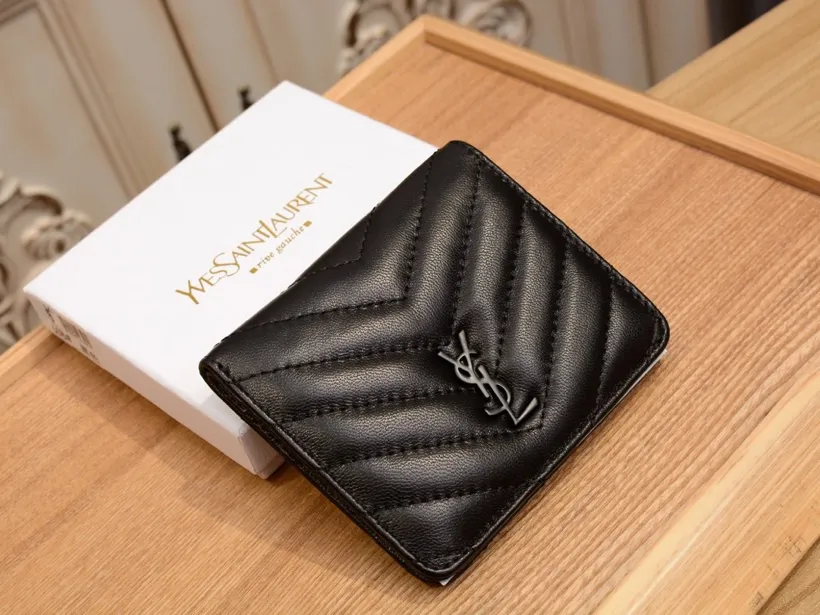 606 Yves Saint Laurent Super Short Clip💰160
