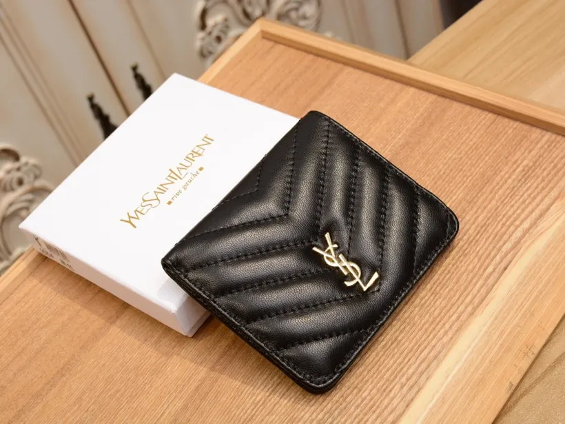 606 Yves Saint Laurent Super Short Clip💰160