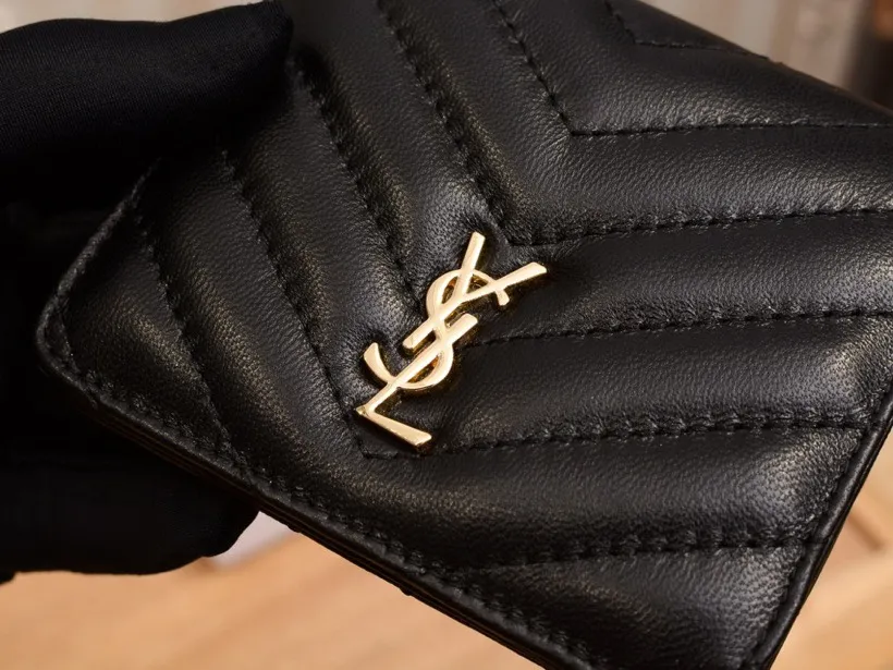 606 Yves Saint Laurent Super Short Clip💰160