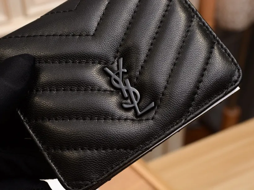606 Yves Saint Laurent Super Short Clip💰160