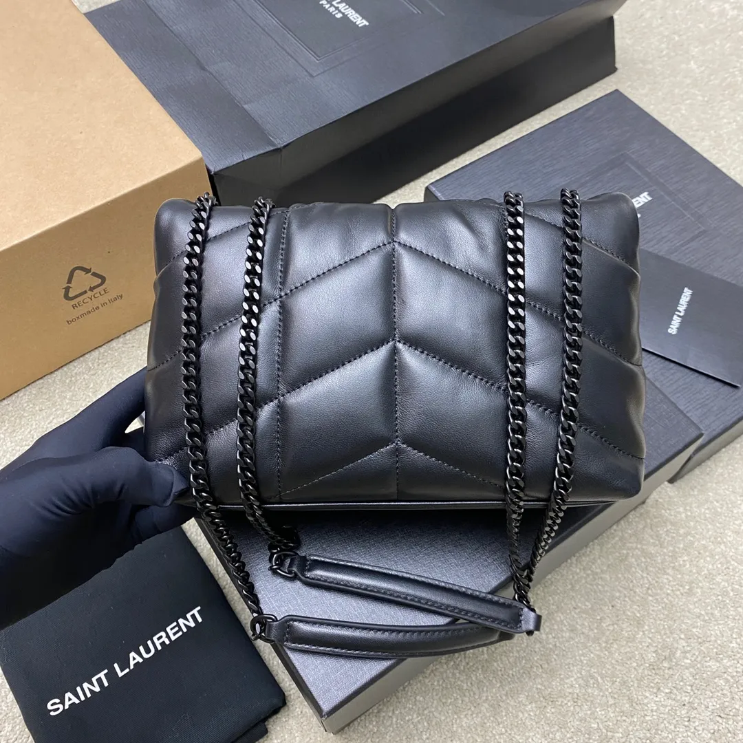 💰1440 Black Sheepskin/Gun 🌈𝙇𝙤𝙪𝙇𝙤𝙪 𝙥𝙪𝙛𝙛𝙚𝙧～LOULOU PUFFER new mini double chain quilted lambskin bag, super popular style counter, the latest mini size! Made of original ZP leather, it feels soft and delicate, and it is as cute as a marshmallow when you take it out! The bag has an inner zippered pocket for mobile phones and valuables, and a card slot for cards. Apart from this, there are no extra inner pockets. Although it is small, it has all the essentials and can be used as you like👍20230720 Model: 759337 [original leather] Size: 23x15.5x5.8cm
