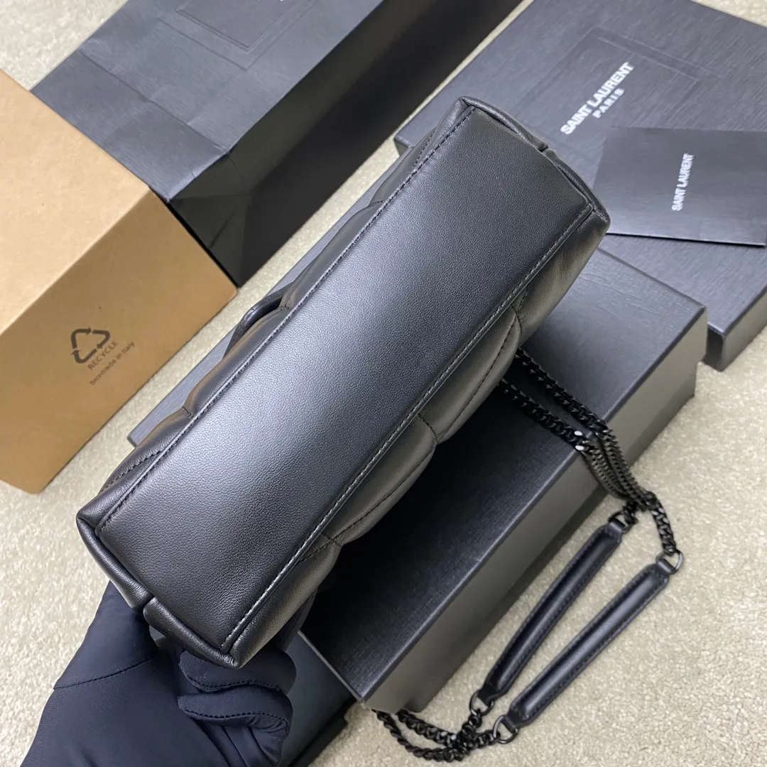 💰1440 Black Sheepskin/Gun 🌈𝙇𝙤𝙪𝙇𝙤𝙪 𝙥𝙪𝙛𝙛𝙚𝙧～LOULOU PUFFER new mini double chain quilted lambskin bag, super popular style counter, the latest mini size! Made of original ZP leather, it feels soft and delicate, and it is as cute as a marshmallow when you take it out! The bag has an inner zippered pocket for mobile phones and valuables, and a card slot for cards. Apart from this, there are no extra inner pockets. Although it is small, it has all the essentials and can be used as you like👍20230720 Model: 759337 [original leather] Size: 23x15.5x5.8cm