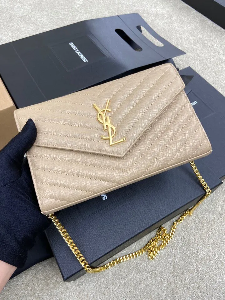 Apricot ball grain leather/gold buckle 🌈MONOGRAM caviar pattern original leather version envelope bag 👍A super practical small bag, the most classic style 👏100% original cowhide with fine handcrafting; customized metal Y family logo highlights personality; flip-top design ensures safety of use; small bag has large capacity, with 20 card slots, two banknote compartments, two central compartments, and an inner zipper bag to hold everything‼ ️20210630 Model: 360452 [original leather] Size: 22.5*14*4cm