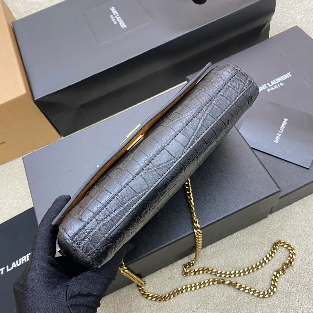 黑绒双面/金(小号) 🌈新尺寸小号22CM到货！ 𝐊𝐚𝐭𝐞_Reversible suede & plain leather, buying one bag is equivalent to owning two bags, a great deal_Eternal classic kate, no need to worry about it becoming outdated, a style that can be used all year round, use plain leather in spring and summer, and use suede in autumn and winter! The chain can be removed! 20230780 Model: 712250 [original leather] Size: 22x14.5x6cm