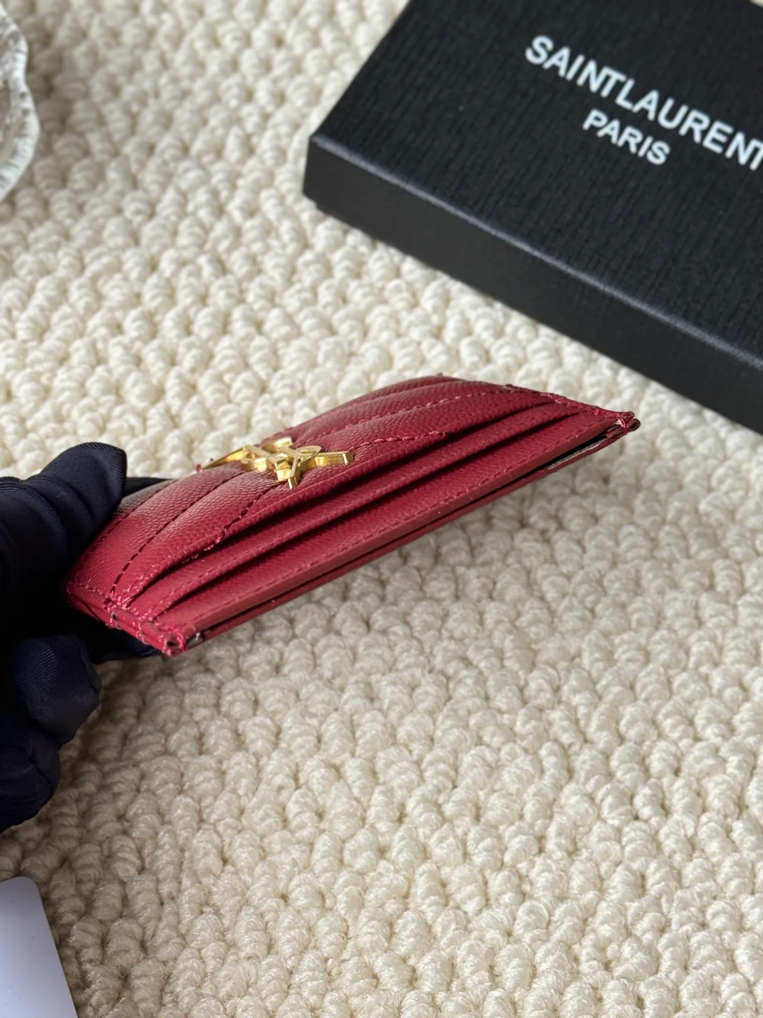 💰100 ysl Yves Saint Laurent's most classic genuine card bag, with sheepskin microfiber lining, jacquard embossed stitching sheepskin credit card holder, metal interlocking YSL logo original single-pair hardware, copied details Style number: 423291 Size: 10.5×7.5×0.5cm
