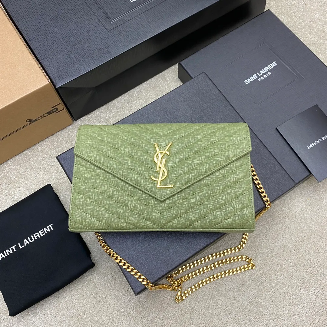 Ball pattern grass green/gold buckle 🌈MONOGRAM caviar pattern original leather version envelope bag 👍A super practical small bag, the most classic style 👏100% original cowhide with fine handcrafting; customized metal Y family logo highlights personality; flip-top design ensures safety of use; small bag has large capacity, with 20 card slots, two banknote compartments, two central compartments, and an inner zipper bag to hold everything‼ ️20210630 Model: 360452 [original leather] Size: 22.5*14*4cm