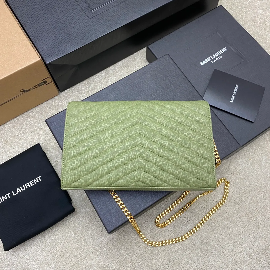 Ball pattern grass green/gold buckle 🌈MONOGRAM caviar pattern original leather version envelope bag 👍A super practical small bag, the most classic style 👏100% original cowhide with fine handcrafting; customized metal Y family logo highlights personality; flip-top design ensures safety of use; small bag has large capacity, with 20 card slots, two banknote compartments, two central compartments, and an inner zipper bag to hold everything‼ ️20210630 Model: 360452 [original leather] Size: 22.5*14*4cm