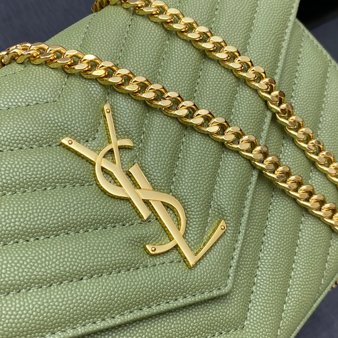 Ball pattern grass green/gold buckle 🌈MONOGRAM caviar pattern original leather version envelope bag 👍A super practical small bag, the most classic style 👏100% original cowhide with fine handcrafting; customized metal Y family logo highlights personality; flip-top design ensures safety of use; small bag has large capacity, with 20 card slots, two banknote compartments, two central compartments, and an inner zipper bag to hold everything‼ ️20210630 Model: 360452 [original leather] Size: 22.5*14*4cm