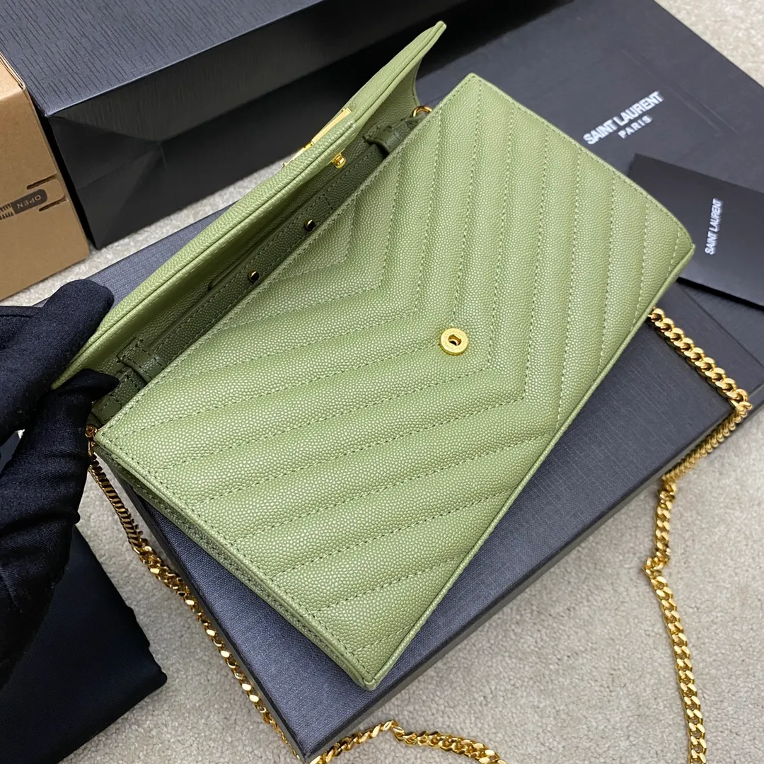Ball pattern grass green/gold buckle 🌈MONOGRAM caviar pattern original leather version envelope bag 👍A super practical small bag, the most classic style 👏100% original cowhide with fine handcrafting; customized metal Y family logo highlights personality; flip-top design ensures safety of use; small bag has large capacity, with 20 card slots, two banknote compartments, two central compartments, and an inner zipper bag to hold everything‼ ️20210630 Model: 360452 [original leather] Size: 22.5*14*4cm