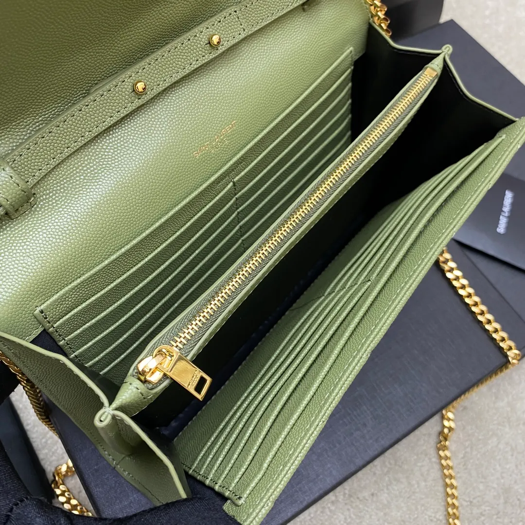Ball pattern grass green/gold buckle 🌈MONOGRAM caviar pattern original leather version envelope bag 👍A super practical small bag, the most classic style 👏100% original cowhide with fine handcrafting; customized metal Y family logo highlights personality; flip-top design ensures safety of use; small bag has large capacity, with 20 card slots, two banknote compartments, two central compartments, and an inner zipper bag to hold everything‼ ️20210630 Model: 360452 [original leather] Size: 22.5*14*4cm