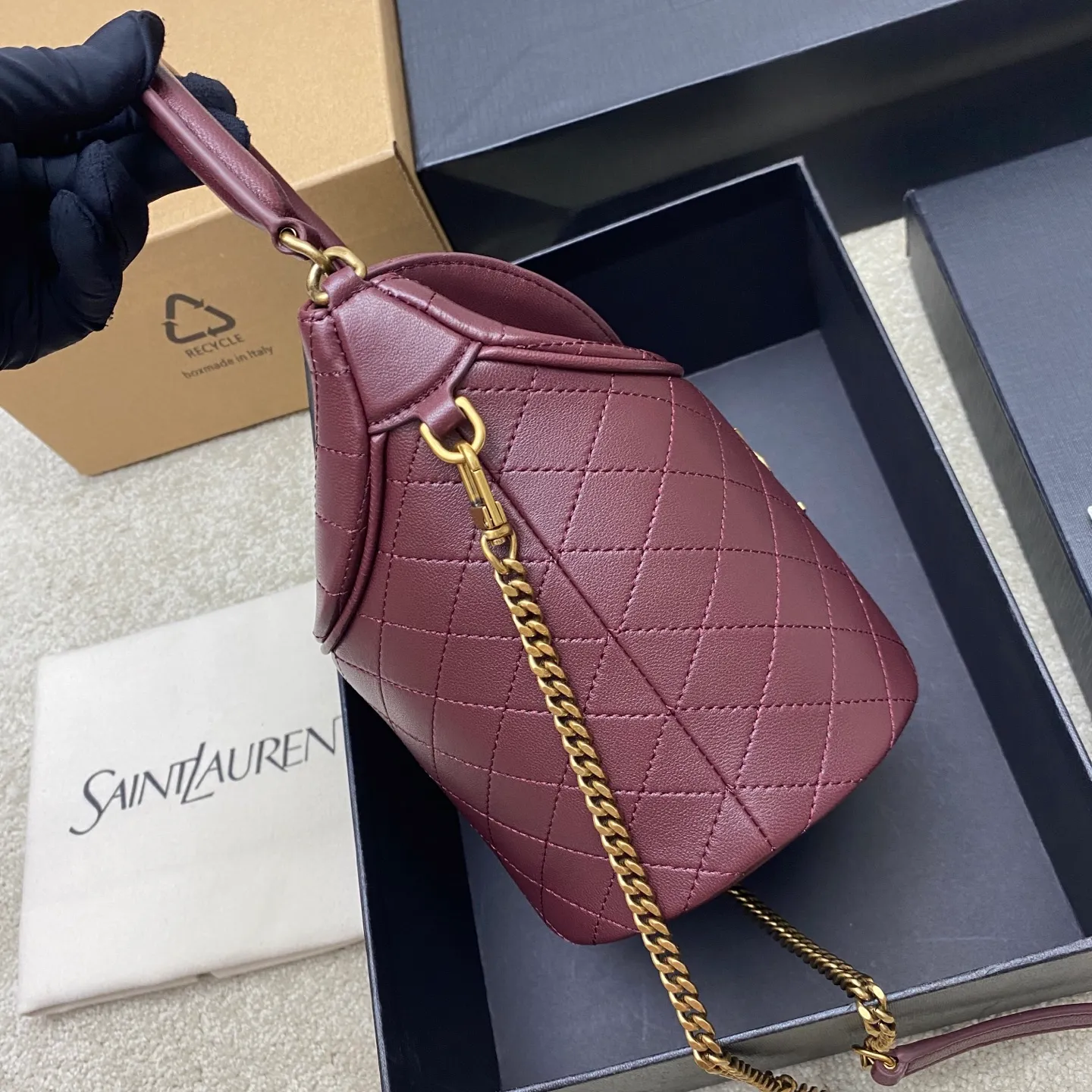 Maroon sheepskin/gold 🌈YSL Gaby series new bucket bag👑all sheepskin material👍super exquisite and cute😘and very light top flip design, higher privacy and security, top handle and detachable chain shoulder strap, can be carried in more ways, suitable for different occasions, so beautiful👍20250780 Model: 763971 [original leather] Size: 19x17x15cm