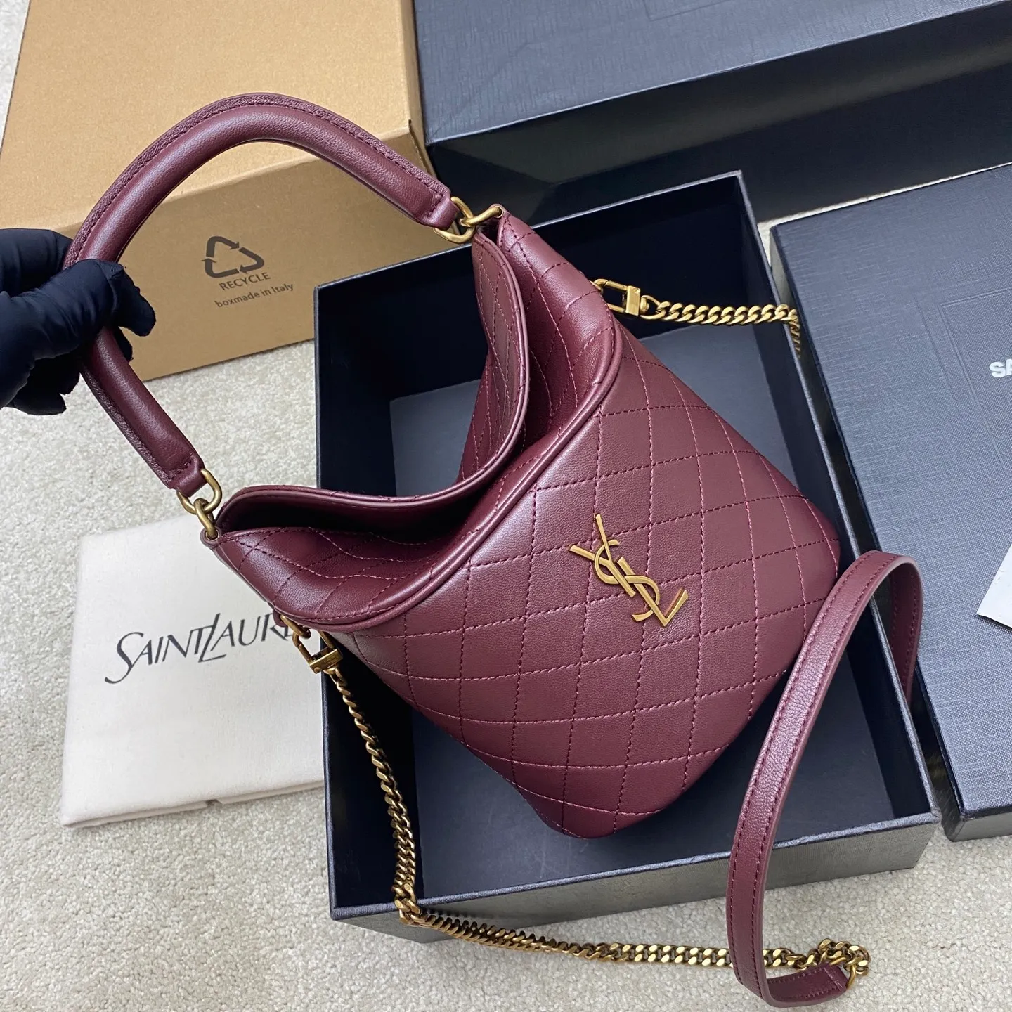 Maroon sheepskin/gold 🌈YSL Gaby series new bucket bag👑all sheepskin material👍super exquisite and cute😘and very light top flip design, higher privacy and security, top handle and detachable chain shoulder strap, can be carried in more ways, suitable for different occasions, so beautiful👍20250780 Model: 763971 [original leather] Size: 19x17x15cm