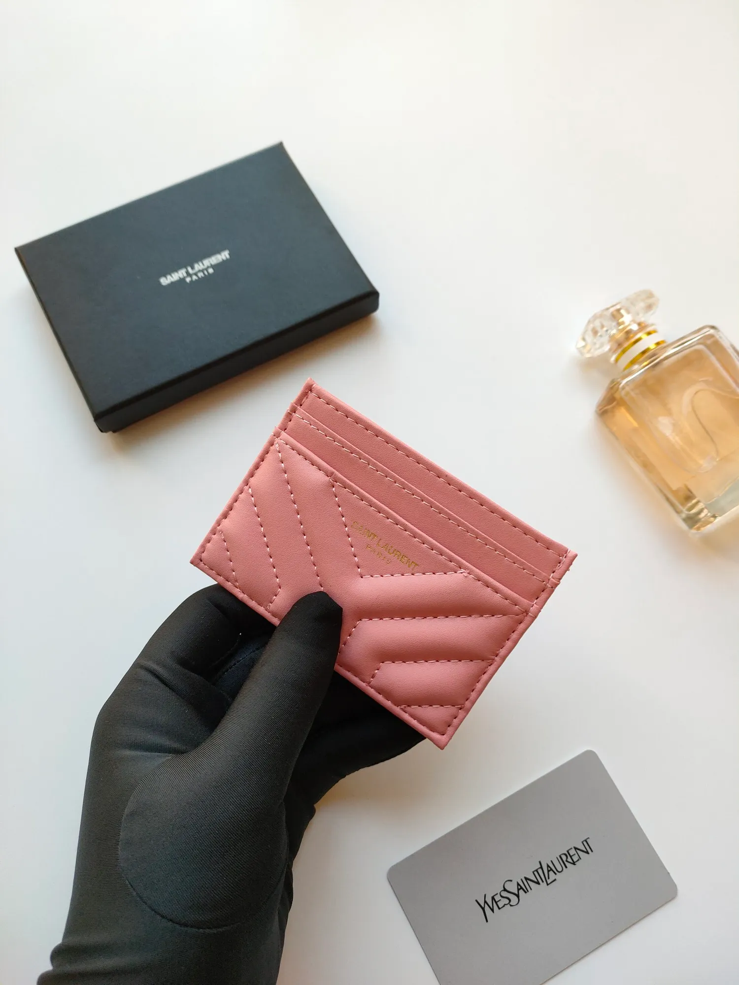 💰90 Yves Saint Laurent new product shipped 👉 Genuine pickup bag 🎀 Jacquard embossed stitching cowhide credit card holder, YSL logo hot stamping, copy details 😋 Style number: 705218 😎 Size: 10.5×7.5cm