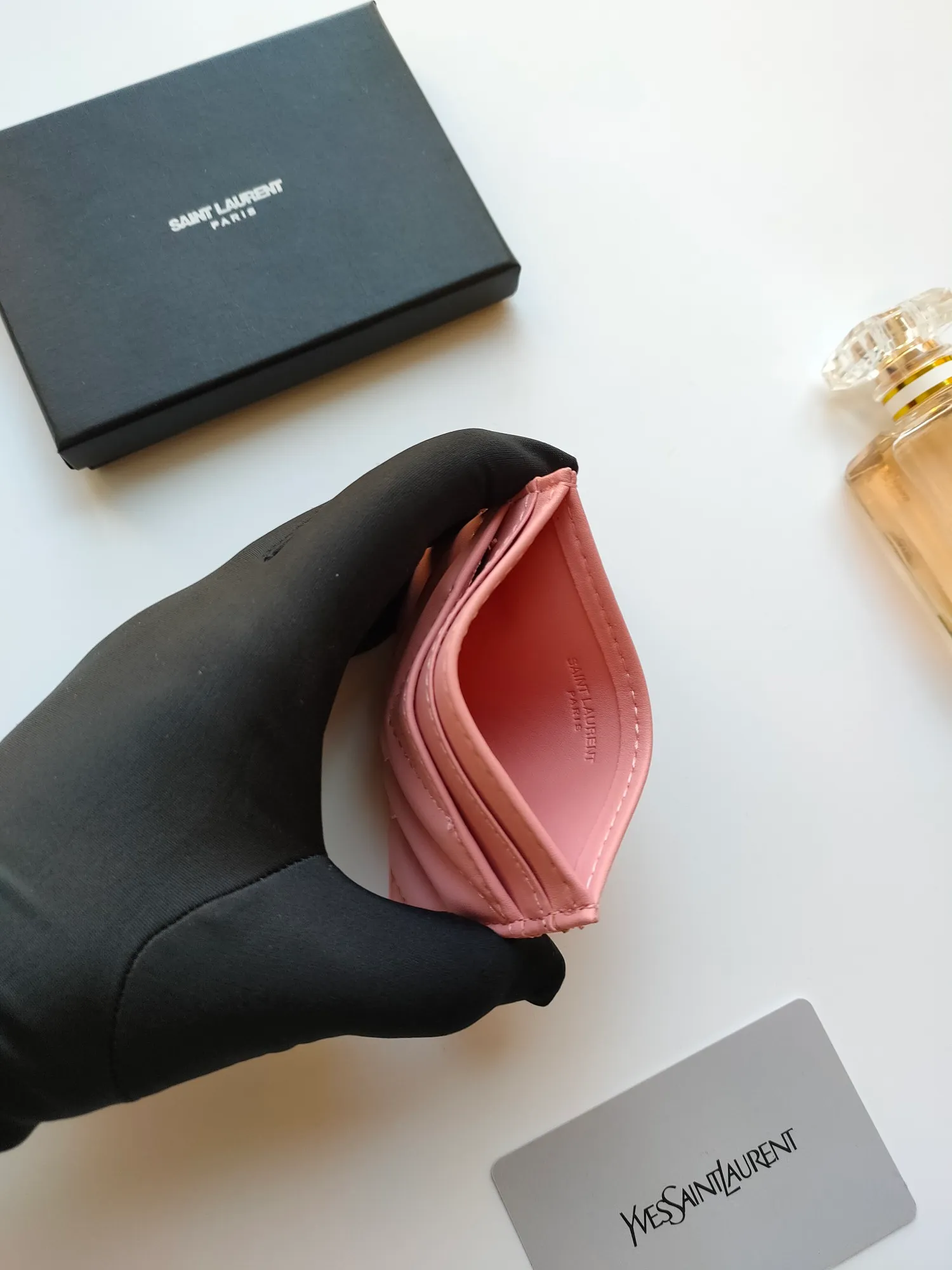 💰90 Yves Saint Laurent new product shipped 👉 Genuine pickup bag 🎀 Jacquard embossed stitching cowhide credit card holder, YSL logo hot stamping, copy details 😋 Style number: 705218 😎 Size: 10.5×7.5cm