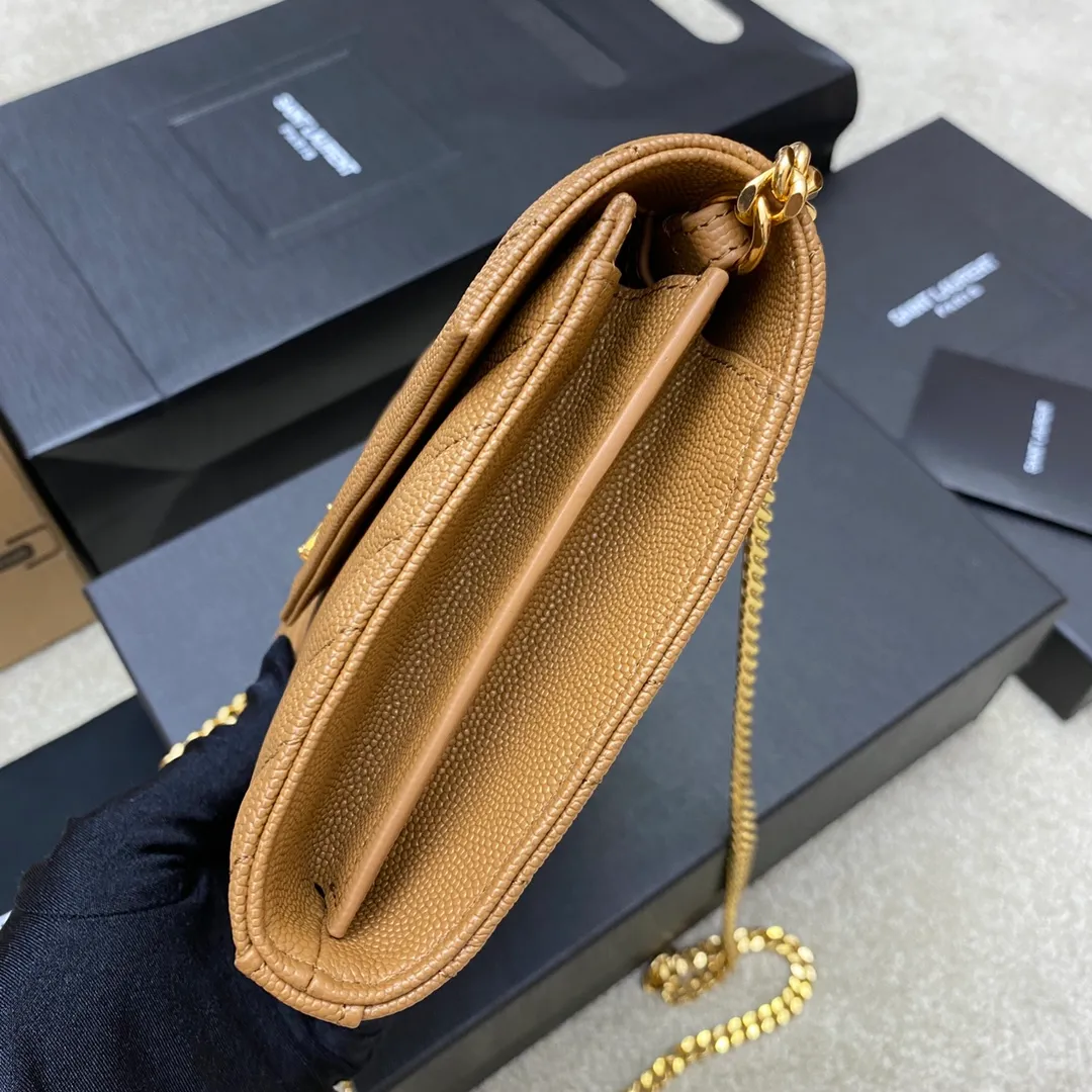 Ball pattern caramel/gold buckle 🌈MONOGRAM caviar pattern original leather version envelope bag 👍A super practical small bag, the most classic style 👏100% original cowhide with fine handcrafting; customized metal Y family logo highlights personality; flip-top design ensures safety of use; small bag has large capacity, with 20 card slots, two banknote compartments, two central compartments, and an inner zipper bag to hold everything‼ ️20210630 Model: 360452 [original leather] Size: 22.5*14*4cm