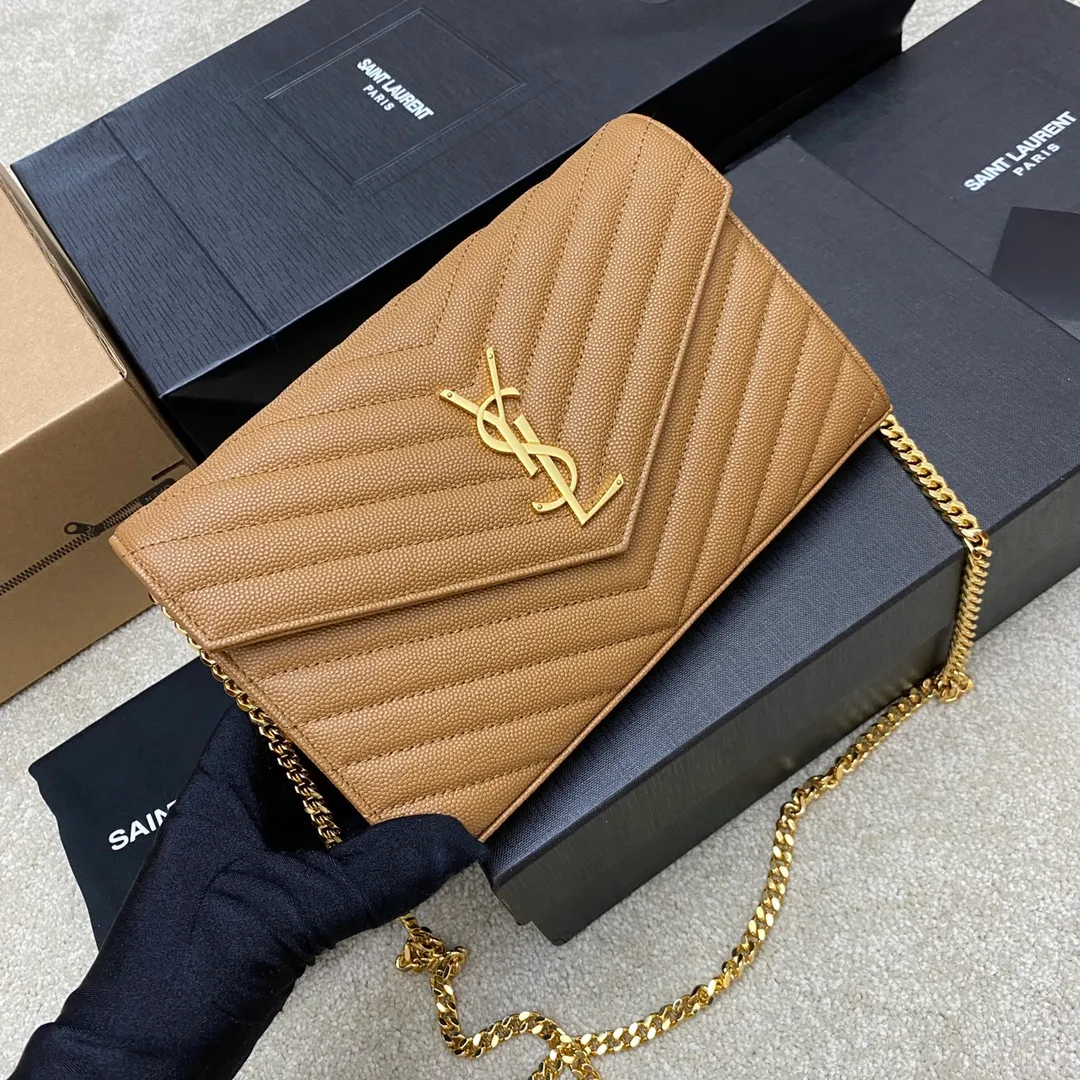 Ball pattern caramel/gold buckle 🌈MONOGRAM caviar pattern original leather version envelope bag 👍A super practical small bag, the most classic style 👏100% original cowhide with fine handcrafting; customized metal Y family logo highlights personality; flip-top design ensures safety of use; small bag has large capacity, with 20 card slots, two banknote compartments, two central compartments, and an inner zipper bag to hold everything‼ ️20210630 Model: 360452 [original leather] Size: 22.5*14*4cm