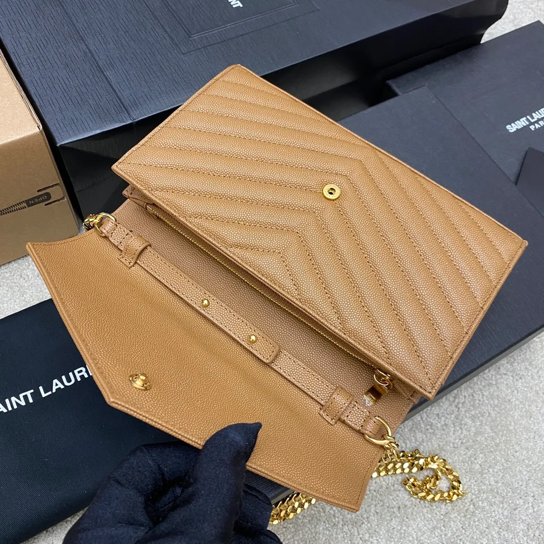Ball pattern caramel/gold buckle 🌈MONOGRAM caviar pattern original leather version envelope bag 👍A super practical small bag, the most classic style 👏100% original cowhide with fine handcrafting; customized metal Y family logo highlights personality; flip-top design ensures safety of use; small bag has large capacity, with 20 card slots, two banknote compartments, two central compartments, and an inner zipper bag to hold everything‼ ️20210630 Model: 360452 [original leather] Size: 22.5*14*4cm