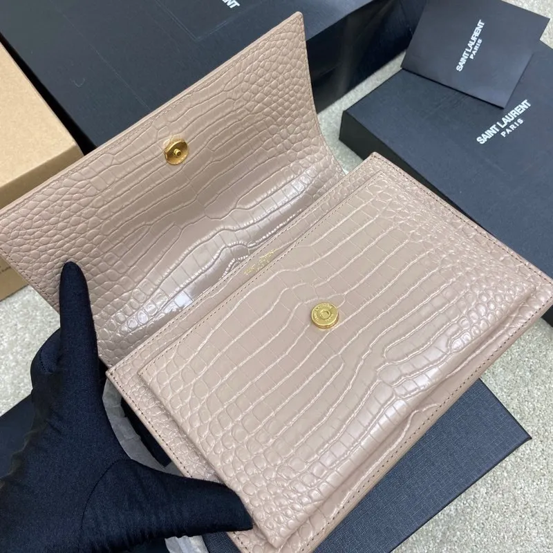 Milk tea color crocodile pattern/antique gold 🌈𝑺𝒖𝒏𝒔𝒆𝒕 𝟮𝟮𝒄𝒎#Classic luxurious crocodile pattern sunset bag original leather version! Friends who like crocodile pattern bags cannot miss this one! High-quality genuine leather, genuine mold-opening hardware, pursuing every detail, striving to be infinitely close to ZP👍20210750 Size: 22x8x16cm Model: 442906 [Original leather]