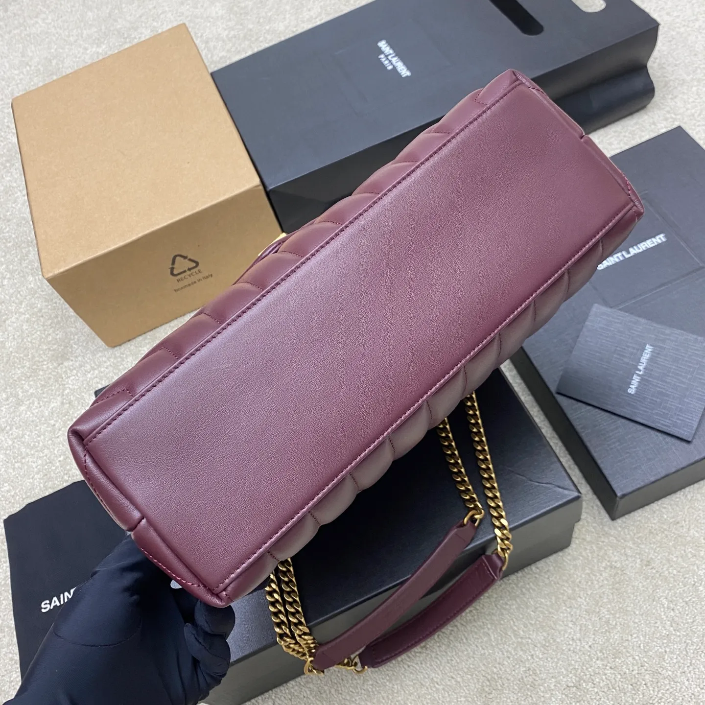 Maroon plain/antique gold 🌈The best-selling YSL LOULOU large long envelope satchel, a classic soft shape front flap bag with metal linked YSL logo, metal and genuine leather chain shoulder straps and Y-shaped stitching SLP upgraded version of the flip messenger bag, made of top calfskin 👍Casual and fashionable combination, showing a high-end atmosphere💋The shoulder straps can be combined into two to be carried on the shoulder, or can be carried cross-body! 20250880 Model: 392288 [original leather] Size: 32x22x10cm