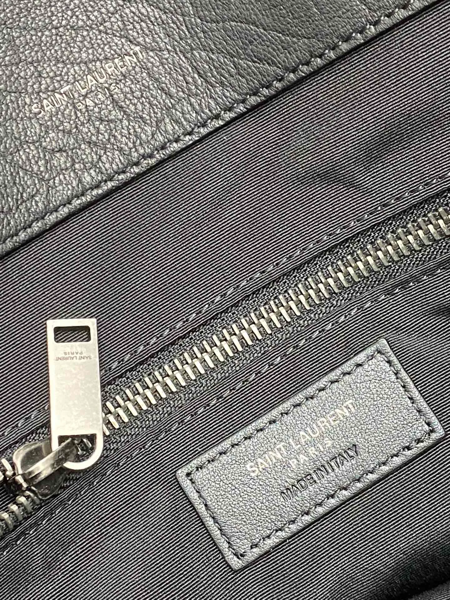 💰2700 Elephant pattern black/antique silver 🌈New elephant pattern NlKl oversized front flap handbag, decorated with metal LE CASSANDRE, with convertible leather and chain shoulder straps. Popular NIKI [Color][Color]Elephant Pattern[Strong][Strong] Many celebrities and Internet celebrities have the same style! Hard to find a pack at the counter, NIKI is popular all over the world, super large capacity, elephant pattern cowhide! The process is very complicated and gives you different visual effects! A must-have style👑202301350 Style number: 755857 [Original leather] Size: 47x33x16cm [This size does not come with packaging]