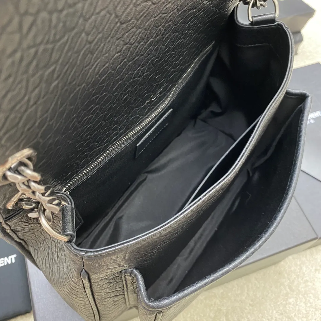 💰1760 Elephant pattern black/antique silver 🌈New elephant pattern NIKai front flap handbag, decorated with metal LE CASSANDRE, with convertible leather and chain shoulder straps. The popular NIKI elephant pattern has many celebrities and Internet celebrities in the same style. It is hard to find a pack in the counter. NIKI, which is popular all over the world, has super large capacity and elephant pattern cowhide! The process is very complicated and gives you different visual effects! A must-have style! 👑20230880 Style number: 633178 [original leather] Size: 28X20X8.5cm