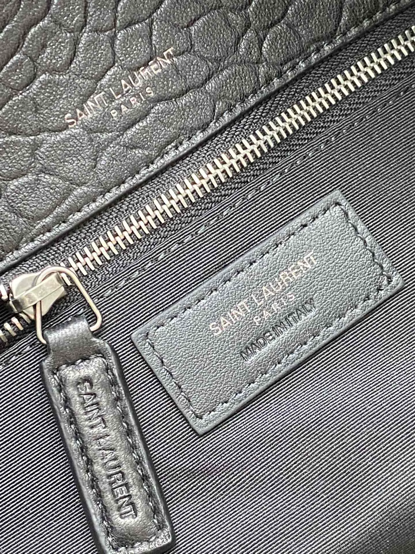 💰1760 Elephant pattern black/antique silver 🌈New elephant pattern NIKai front flap handbag, decorated with metal LE CASSANDRE, with convertible leather and chain shoulder straps. The popular NIKI elephant pattern has many celebrities and Internet celebrities in the same style. It is hard to find a pack in the counter. NIKI, which is popular all over the world, has super large capacity and elephant pattern cowhide! The process is very complicated and gives you different visual effects! A must-have style! 👑20230880 Style number: 633178 [original leather] Size: 28X20X8.5cm