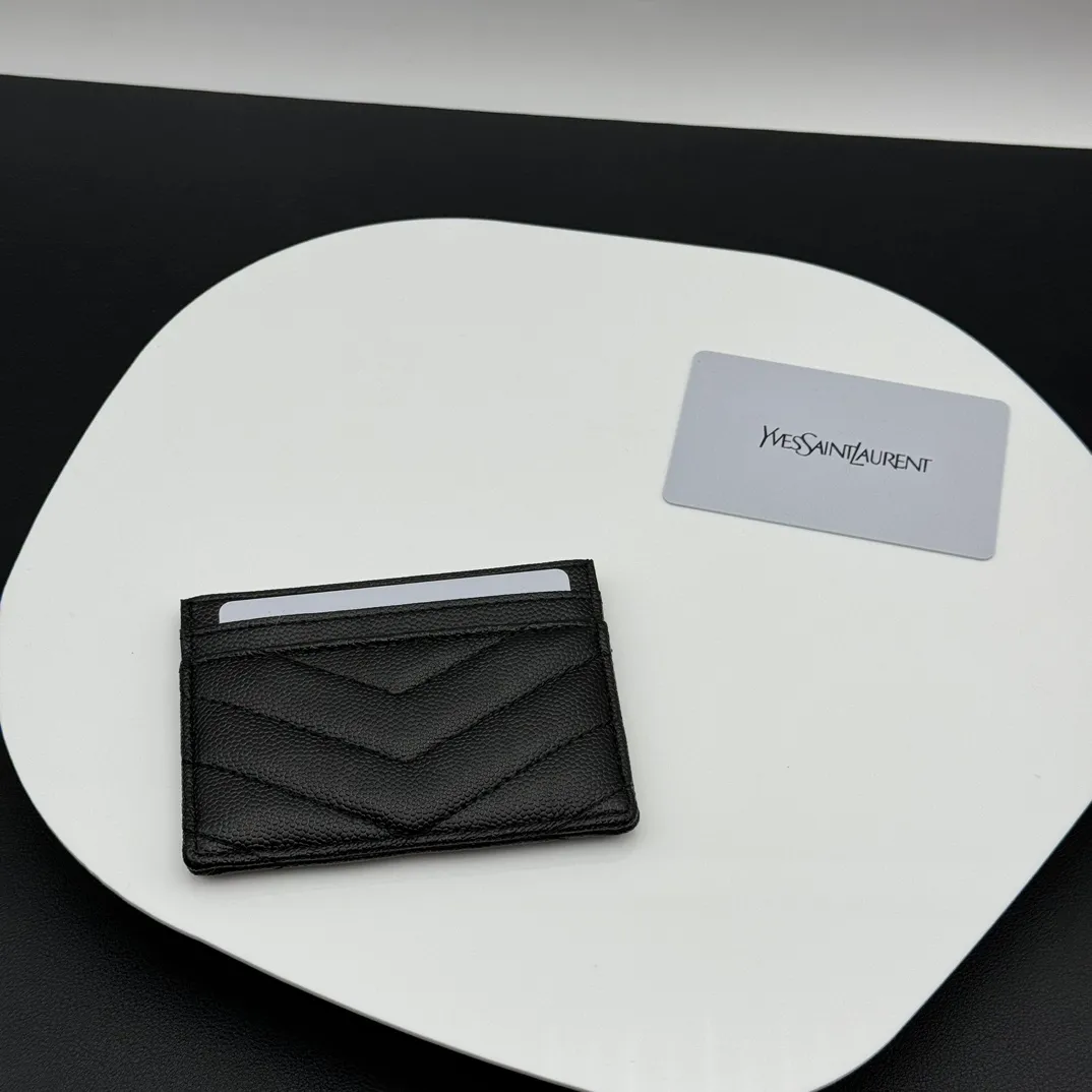 💰100 💎Top quality💖 MONOGRAM SAINT LAURENT card holder Caviar Silver Gold# Imported calfskin decorated with metal interlocking YSL logo and MATELASSÉ stitching. 🌸SLP Card Holder 🎀Credit Holder💋💋Metal interlocking YSL standard✅, jacquard embossed stitching decoration, gold hardware, 5⃣️card slot compartments😍Model number: 423291 Size: 10x7.5x0.5 cm