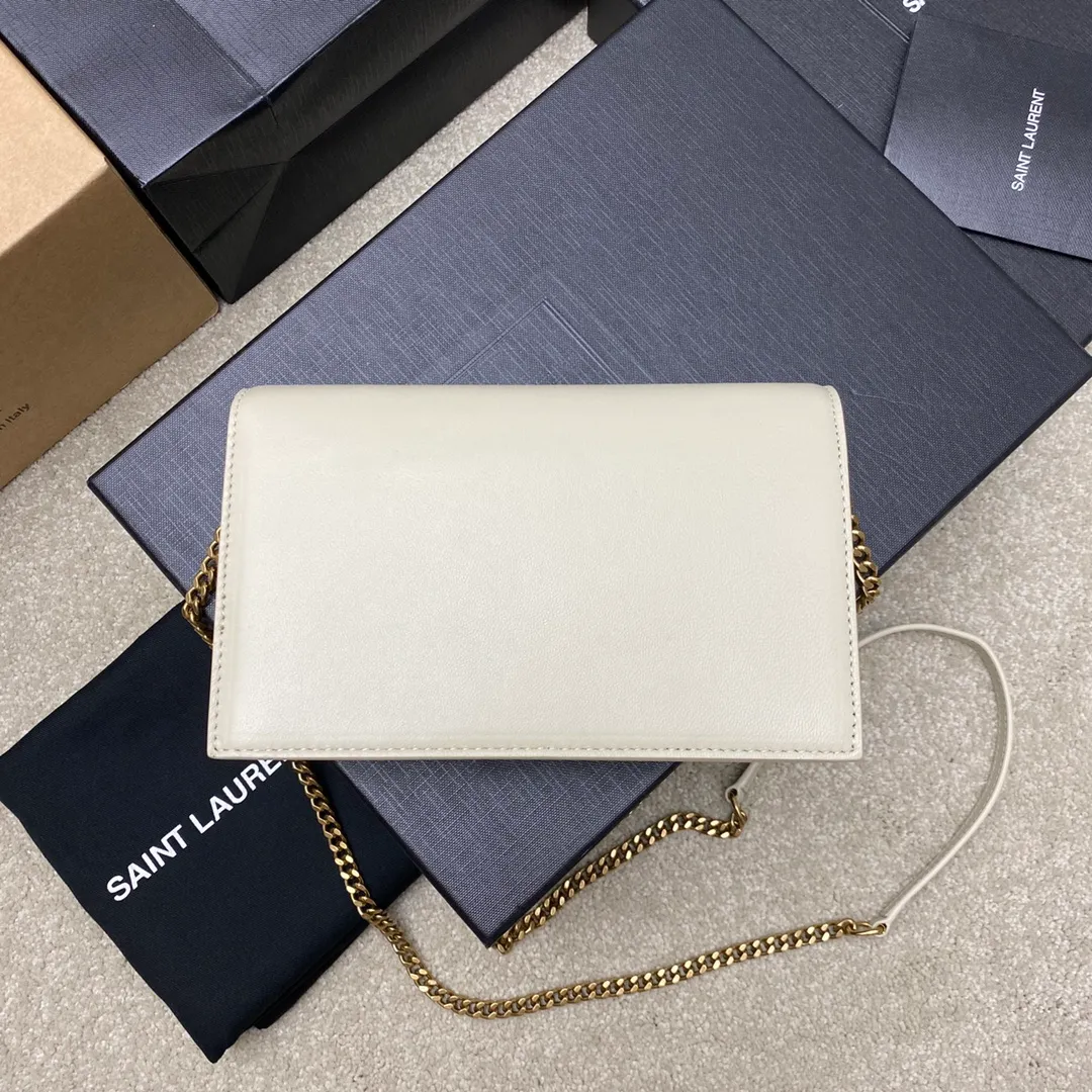 p1220 The top product on the market, white sheepskin/gold 🌈Y’s new product LE CASSANDRE smooth leather envelope chain wallet, made of Italian imported lambskin, soft to the touch! Front flap wallet, decorated with three-color metal logo, super nice! LECASSANDRE interior: six card slots, one bill slot, one main compartment, and one zippered coin pocket, practical and stylish! 20230610 Model: 743050 [original leather] Size: 19x12.5x3.5cm