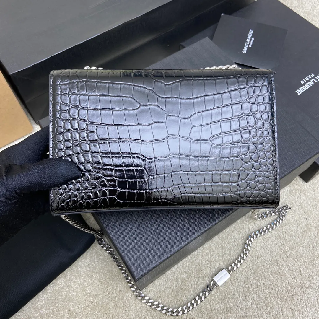 💰1260 Black small crocodile pattern/silver buckle [original leather] 🌈KATE The most classic style and the most practical size. The core design of this series is the Y logo. Mr. Yves Saint Laurent invited poster artist Cassandre to design it. The three letters are superimposed on each other, which is simple and avant-garde. High-quality crocodile pattern cowhide, wear-resistant and scratch-resistant! Definitely a timeless classic! No Y family tassel bag dares to say that they are fashionable👍20210630 Model: 377628 Size: 20*12.5*5cm
