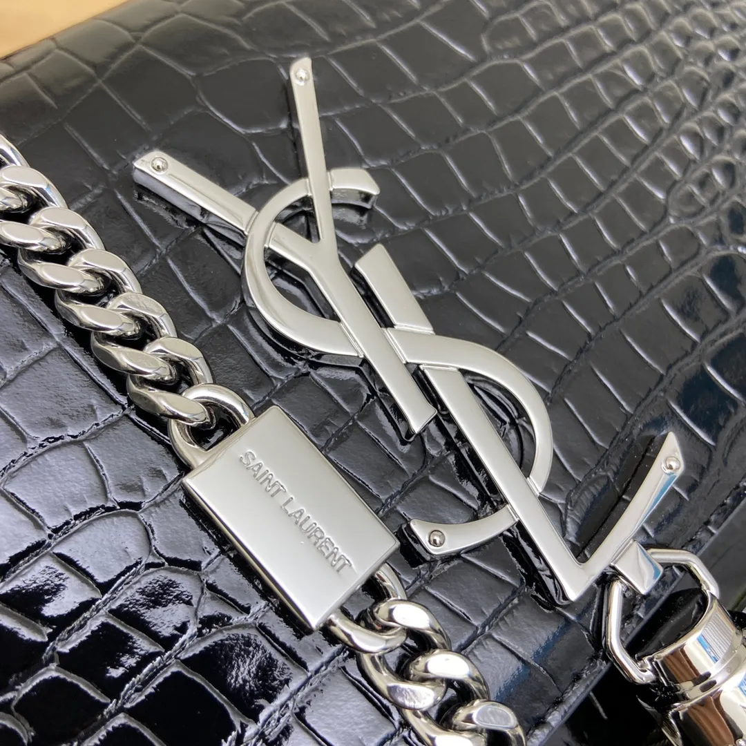 💰1260 Black small crocodile pattern/silver buckle [original leather] 🌈KATE The most classic style and the most practical size. The core design of this series is the Y logo. Mr. Yves Saint Laurent invited poster artist Cassandre to design it. The three letters are superimposed on each other, which is simple and avant-garde. High-quality crocodile pattern cowhide, wear-resistant and scratch-resistant! Definitely a timeless classic! No Y family tassel bag dares to say that they are fashionable👍20210630 Model: 377628 Size: 20*12.5*5cm