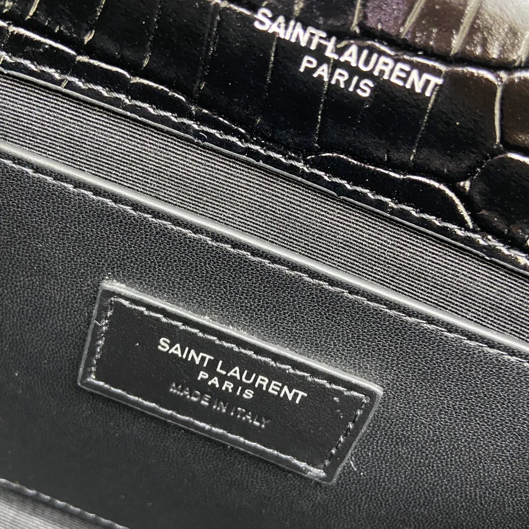 💰1260 Black small crocodile pattern/silver buckle [original leather] 🌈KATE The most classic style and the most practical size. The core design of this series is the Y logo. Mr. Yves Saint Laurent invited poster artist Cassandre to design it. The three letters are superimposed on each other, which is simple and avant-garde. High-quality crocodile pattern cowhide, wear-resistant and scratch-resistant! Definitely a timeless classic! No Y family tassel bag dares to say that they are fashionable👍20210630 Model: 377628 Size: 20*12.5*5cm