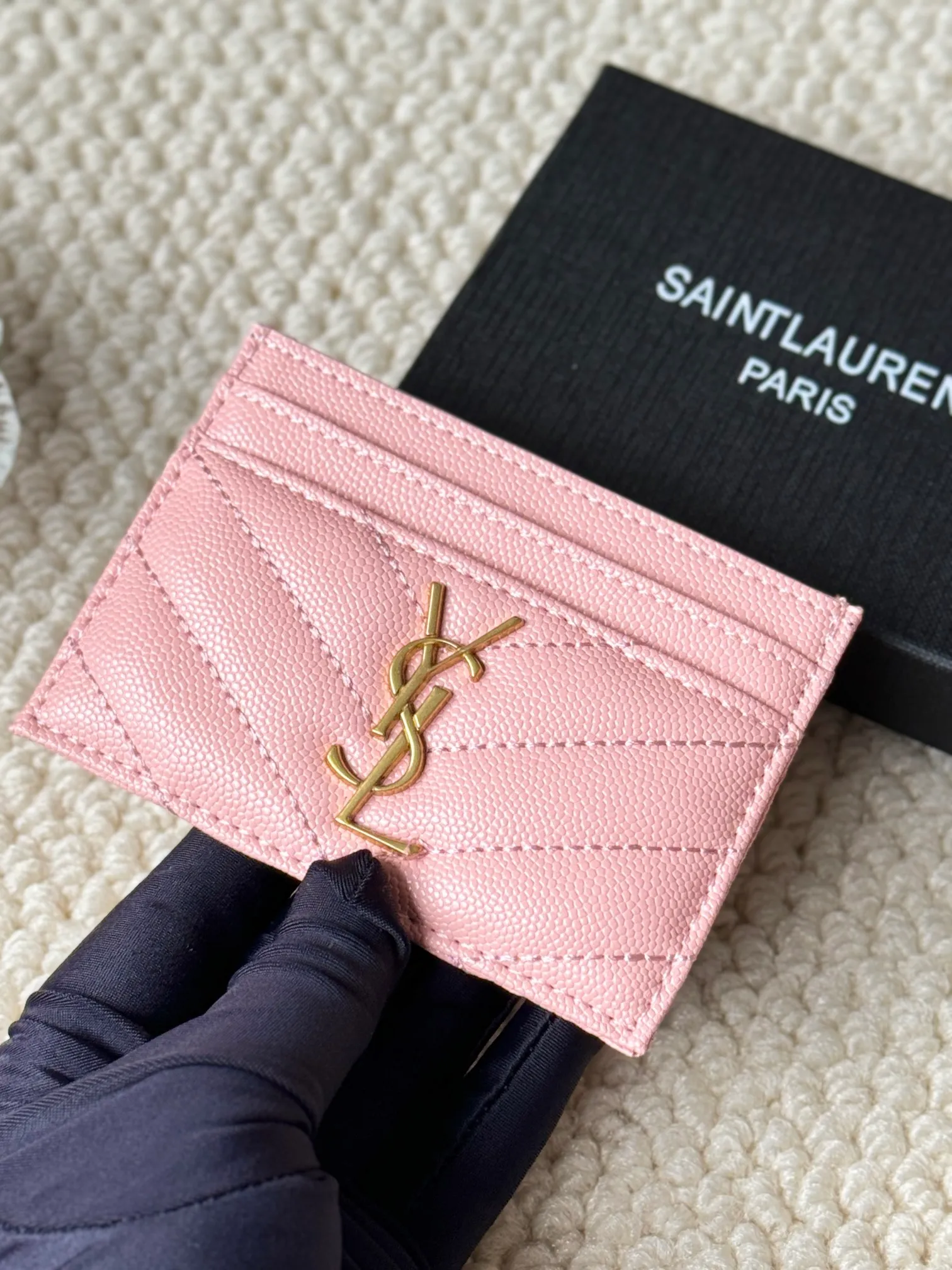 💰100 ysl Yves Saint Laurent's most classic genuine card bag, with sheepskin microfiber lining, jacquard embossed stitching sheepskin credit card holder, metal interlocking YSL logo original single-pair hardware, copied details Style number: 423291 Size: 10.5×7.5×0.5cm