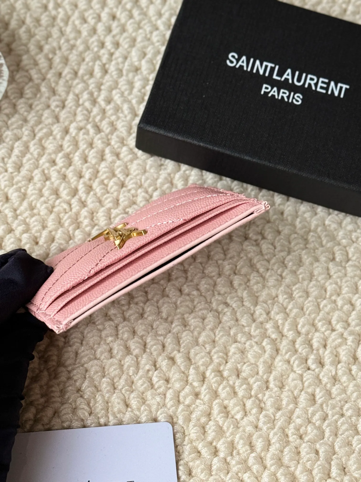 💰100 ysl Yves Saint Laurent's most classic genuine card bag, with sheepskin microfiber lining, jacquard embossed stitching sheepskin credit card holder, metal interlocking YSL logo original single-pair hardware, copied details Style number: 423291 Size: 10.5×7.5×0.5cm