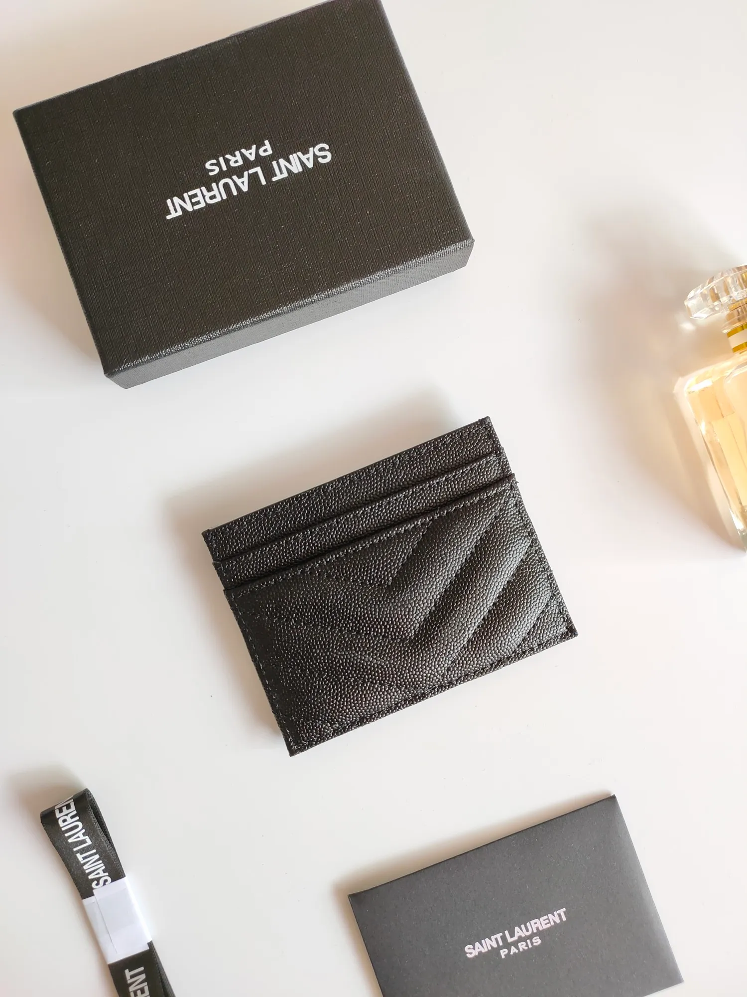 💰110 Yves Saint Laurent new products shipped👉Genuine pickup bag, cowhide ball pattern🎀Sheep pattern microfiber lining, jacquard stitching genuine leather credit card holder, metal interlocking YSL logo original single pair hardware, copy details😋Style number: 423291😎Size: 10.5×7.5×0.5cm