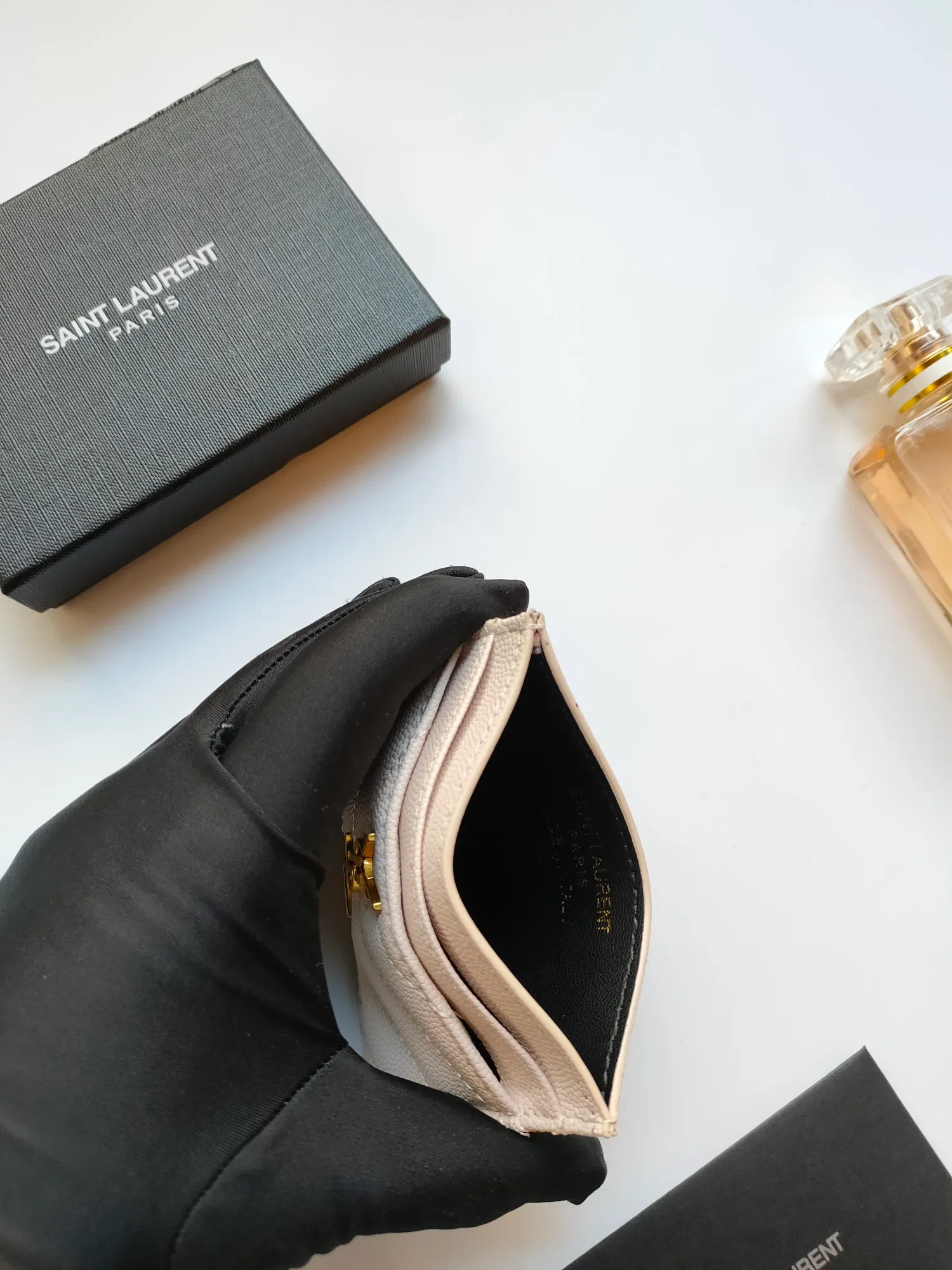 💰90 Saint Laurent new product shipped👉Genuine pickup bag, 🎀Sheep pattern microfiber lining, jacquard embossed stitching sheepskin credit card holder, metal interlocking YSL logo original single-pair hardware, replica details😋Style number: 423291😎Size: 10.5×7.5×0.5cm