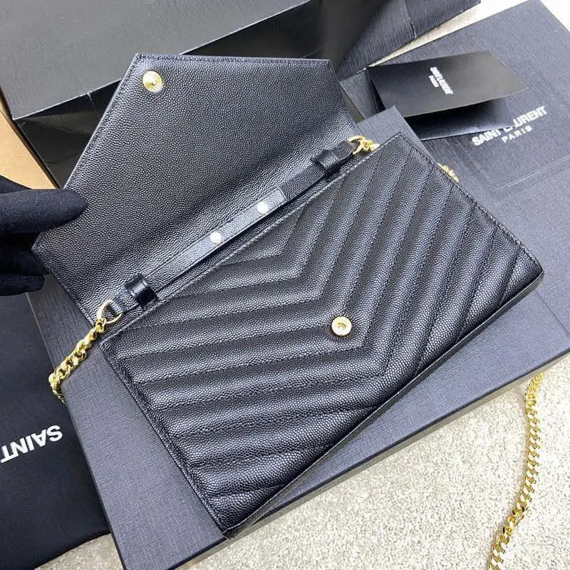Black ball grain leather/gold buckle 🌈MONOGRAM caviar pattern original leather version envelope bag👍A super practical small bag, the most classic style 👏100% original cowhide with fine handcrafting; customized metal Y family logo highlights personality; flip-top design ensures safety of use; small bag has large capacity, with 20 card slots, two banknote compartments, two central compartments, and an inner zipper bag to hold everything‼ ️20210630 Model: 360452 [original leather] Size: 22.5*14*4cm