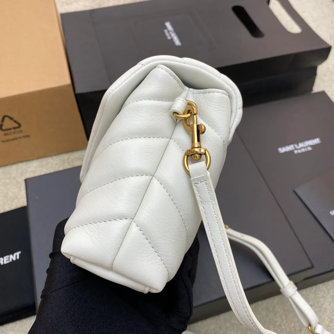 White plain leather/gold 🌈 LouLou mini crossbody bag, the entire bag is made of soft Italian original calfskin, with classic Y family diagonal stripe quilting technology, has a soft texture front flap bag, the shoulder strap is adjustable and can be detached into a hand-held style. Easily achieve multiple uses in one bag👍The volume is not large, but the content is not small. There is a zipper bag inside the bag, two main compartments, 3 card slots, and a small partition in the middle and side to place cash or bills👍20220680 Model: 392255 [original leather] Size: 20x14x7cm