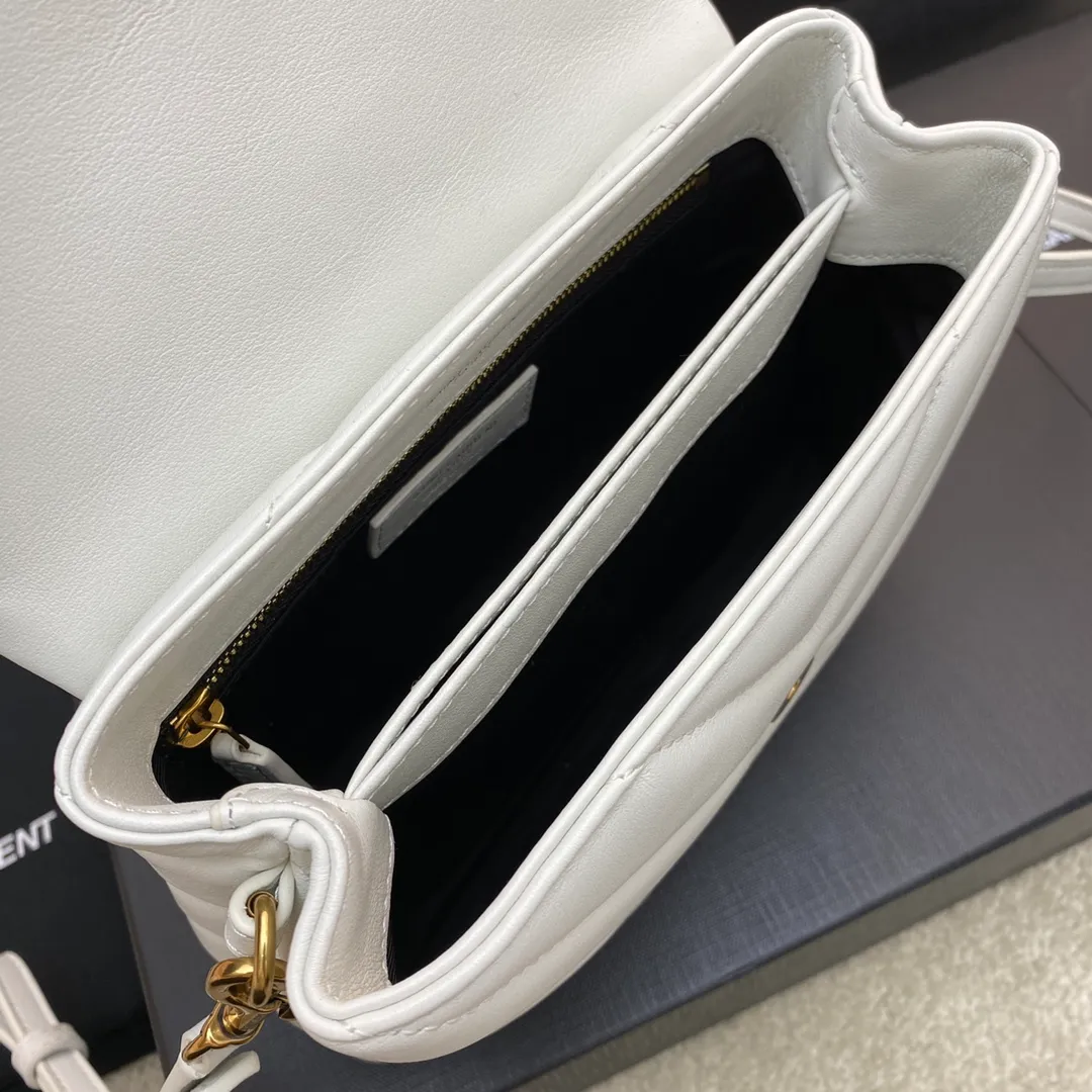 White plain leather/gold 🌈 LouLou mini crossbody bag, the entire bag is made of soft Italian original calfskin, with classic Y family diagonal stripe quilting technology, has a soft texture front flap bag, the shoulder strap is adjustable and can be detached into a hand-held style. Easily achieve multiple uses in one bag👍The volume is not large, but the content is not small. There is a zipper bag inside the bag, two main compartments, 3 card slots, and a small partition in the middle and side to place cash or bills👍20220680 Model: 392255 [original leather] Size: 20x14x7cm