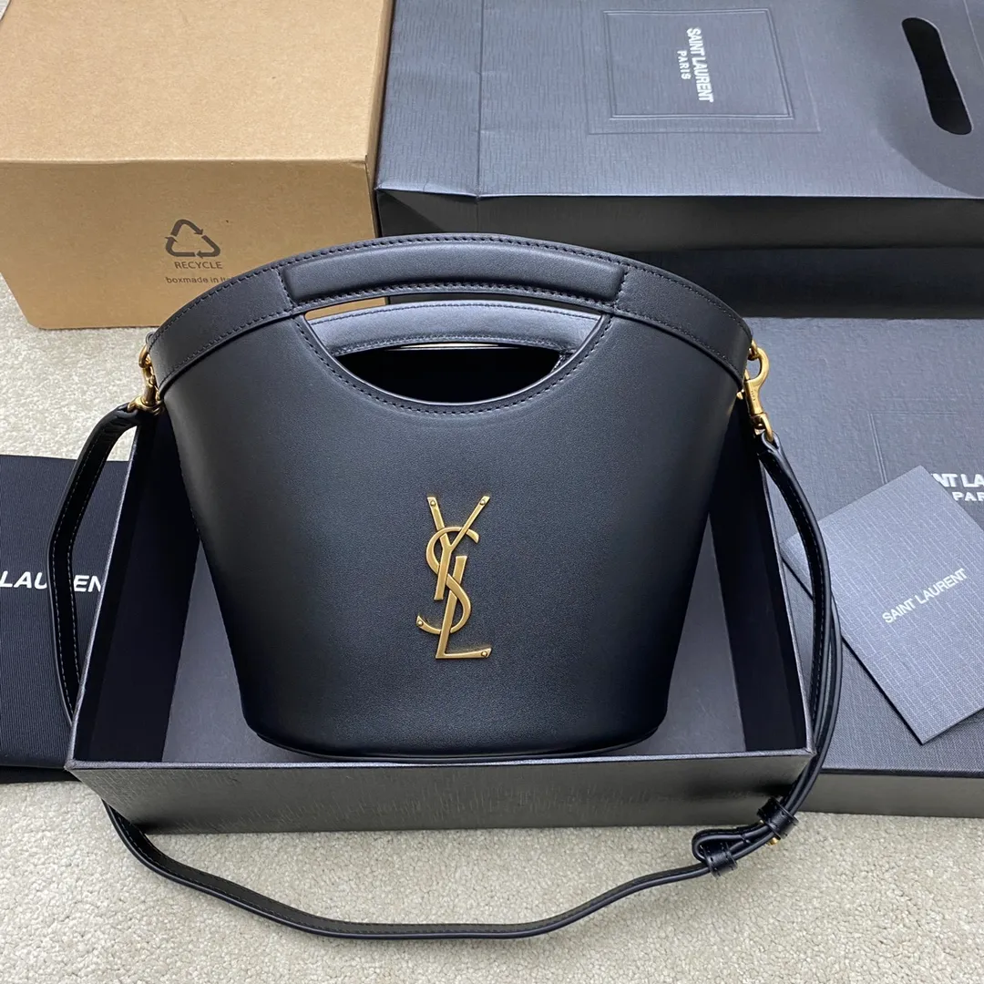 p1500 special grade original black plain/gold 🌈ysl leather new vegetable basket smooth tote bag! New style vegetable basket design tote bag, fully leather lined design! This modern piece can be carried as a handbag, or worn over the shoulder with the detachable strap for individual styles and niche designs! Minimalist yet elegant and distinctive👍20240580 Model: 791069 [original leather] Size: 29x19.5x10cm