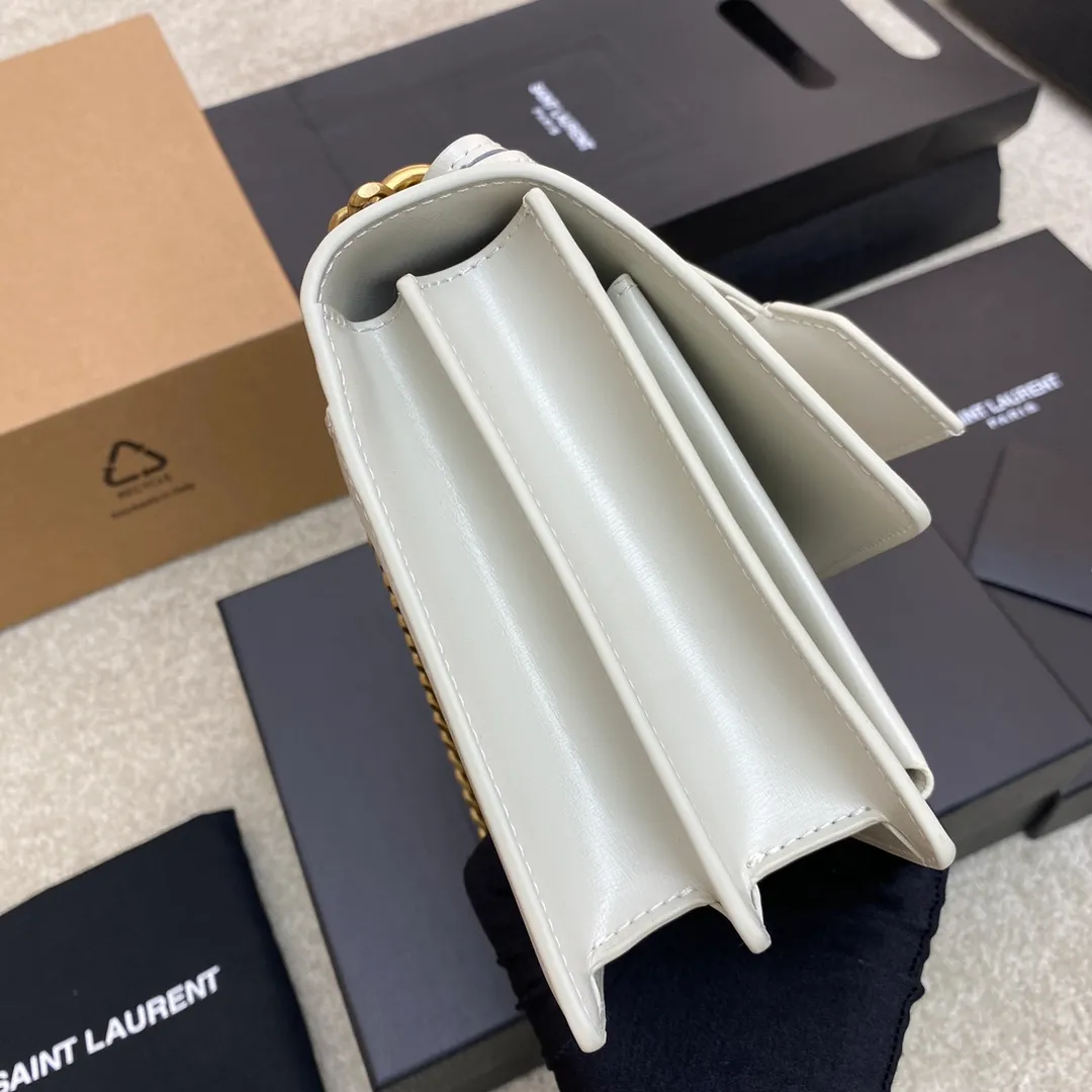💰1500 milk white toothpick pattern/gold 🌈𝑺𝒖𝒏𝒔𝒆𝒕 𝟮𝟮𝒄𝒎#Classic luxury toothpick pattern sunset bag original leather version! Friends who like toothpick pattern bags cannot miss this one! High-quality genuine leather, genuine mold-making hardware, pursuing every detail, striving to be infinitely close to genuine 👍20210750 Size: 22x8x16cm Model: 442906 [Original leather]