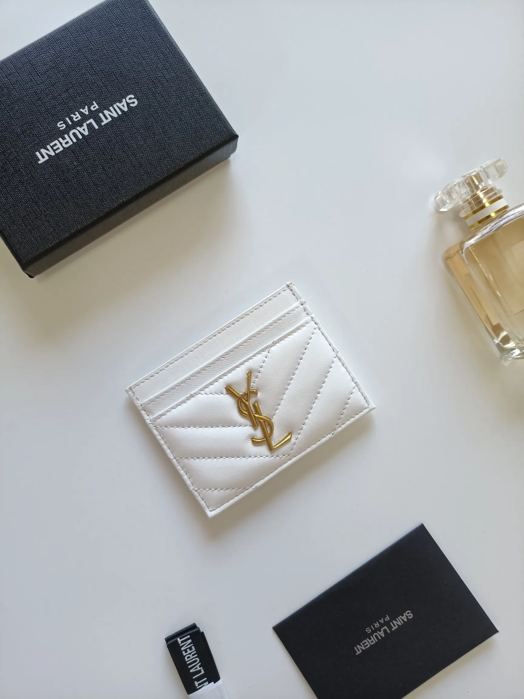 💰90 Saint Laurent new product shipped👉Genuine pickup bag, 🎀Sheep pattern microfiber lining, jacquard embossed stitching sheepskin credit card holder, metal interlocking YSL logo original single-pair hardware, replica details😋Style number: 423291😎Size: 10.5×7.5×0.5cm