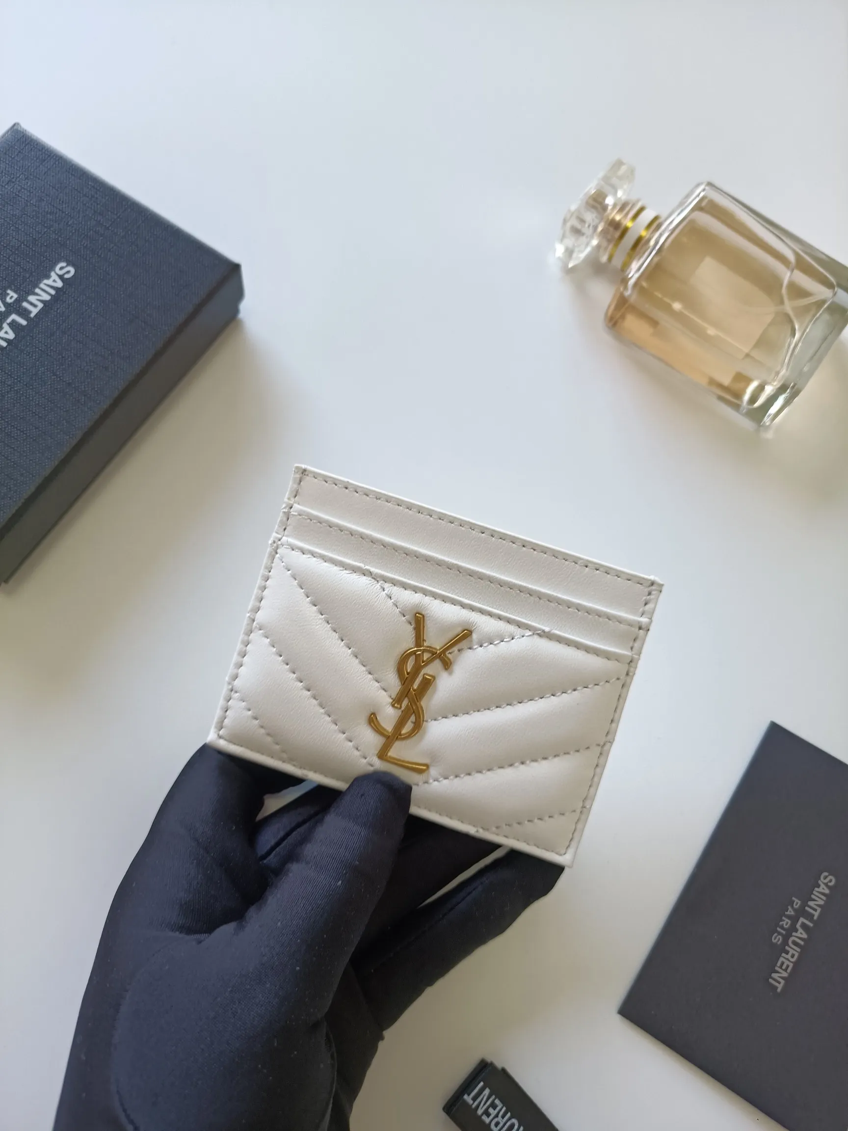 💰90 Saint Laurent new product shipped👉Genuine pickup bag, 🎀Sheep pattern microfiber lining, jacquard embossed stitching sheepskin credit card holder, metal interlocking YSL logo original single-pair hardware, replica details😋Style number: 423291😎Size: 10.5×7.5×0.5cm