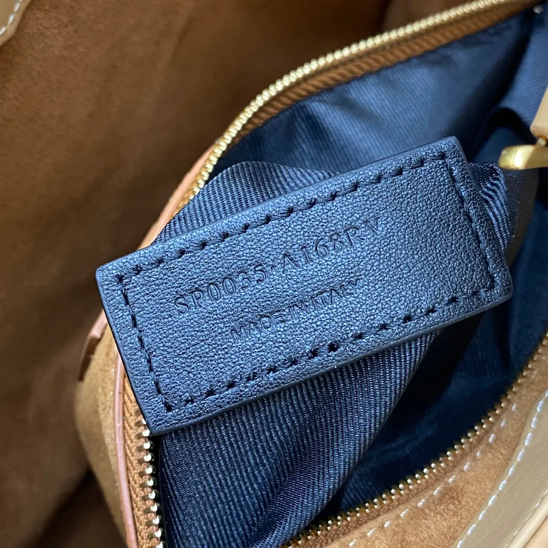 Caramel color plain/gold buckle 🌈2022 spring and summer new armpit bag 🔥One of this year's treasure bags 👍Minimalist shape + metal logo buckle opening and closing design Adjustable shoulder strap Simple, beautiful and high-end feel The bag is light and easy to match The wife is so beautiful✨The bag has sufficient capacity💋20220680 Model: 657228 [Original leather] Size: 24.5*14*6cm