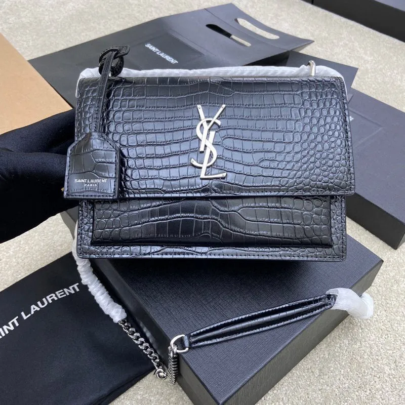 💰1500 Crocodile pattern black/antique gold 🌈𝑺𝒖𝒏𝒔𝒆𝒕 𝟮𝟮𝒄𝒎#Classic luxurious crocodile pattern sunset bag original leather version! Friends who like crocodile pattern bags cannot miss this one! High-quality genuine leather, genuine mold-making hardware, pursuing every detail, striving to be infinitely close to genuine 👍20210750 Size: 22x8x16cm Model: 442906 [Original leather]
