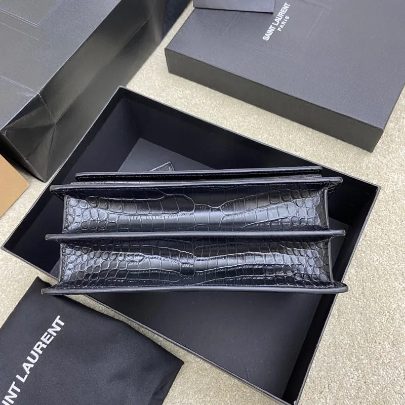💰1500 Crocodile pattern black/antique gold 🌈𝑺𝒖𝒏𝒔𝒆𝒕 𝟮𝟮𝒄𝒎#Classic luxurious crocodile pattern sunset bag original leather version! Friends who like crocodile pattern bags cannot miss this one! High-quality genuine leather, genuine mold-making hardware, pursuing every detail, striving to be infinitely close to genuine 👍20210750 Size: 22x8x16cm Model: 442906 [Original leather]