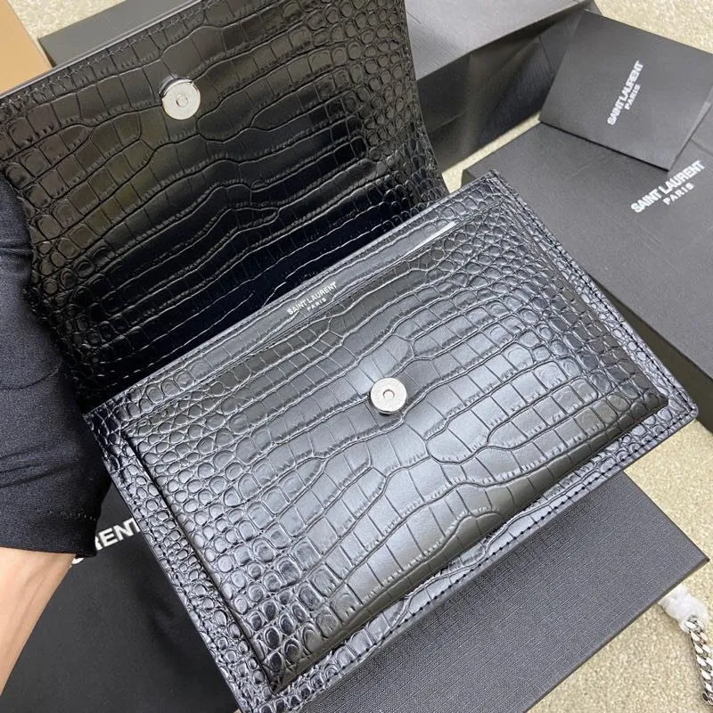 💰1500 Crocodile pattern black/antique gold 🌈𝑺𝒖𝒏𝒔𝒆𝒕 𝟮𝟮𝒄𝒎#Classic luxurious crocodile pattern sunset bag original leather version! Friends who like crocodile pattern bags cannot miss this one! High-quality genuine leather, genuine mold-making hardware, pursuing every detail, striving to be infinitely close to genuine 👍20210750 Size: 22x8x16cm Model: 442906 [Original leather]