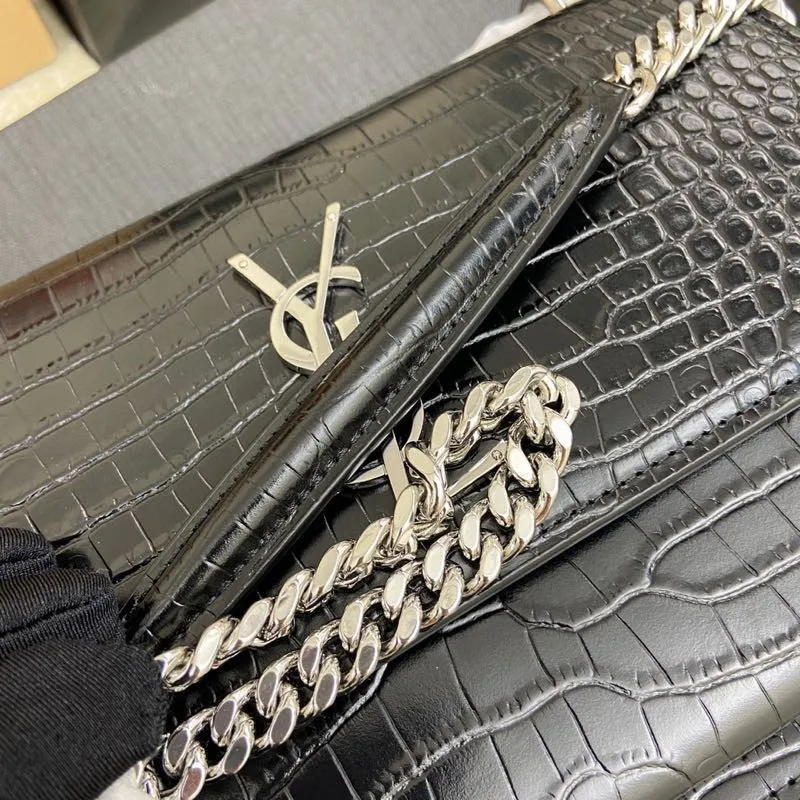 💰1500 Crocodile pattern black/antique gold 🌈𝑺𝒖𝒏𝒔𝒆𝒕 𝟮𝟮𝒄𝒎#Classic luxurious crocodile pattern sunset bag original leather version! Friends who like crocodile pattern bags cannot miss this one! High-quality genuine leather, genuine mold-making hardware, pursuing every detail, striving to be infinitely close to genuine 👍20210750 Size: 22x8x16cm Model: 442906 [Original leather]
