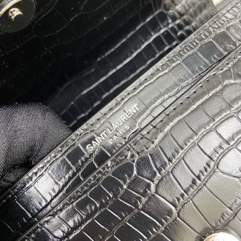 💰1500 Crocodile pattern black/antique gold 🌈𝑺𝒖𝒏𝒔𝒆𝒕 𝟮𝟮𝒄𝒎#Classic luxurious crocodile pattern sunset bag original leather version! Friends who like crocodile pattern bags cannot miss this one! High-quality genuine leather, genuine mold-making hardware, pursuing every detail, striving to be infinitely close to genuine 👍20210750 Size: 22x8x16cm Model: 442906 [Original leather]