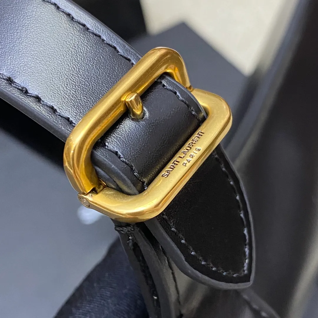💰1560 black plain leather/gold 🌈2022 new saddle bag CHARLIE medium smooth leather shoulder bag, CHARLIE medium smooth leather shoulder bag, CHARLIE medium front flap shoulder bag, decorated with metal intertwined YSL letter logo, with side accordion bag design, adjustable strap with buckle, can be used for shoulder or crossbody👍20220780 Model: 686742 [original leather] Size: 23x17x4cm