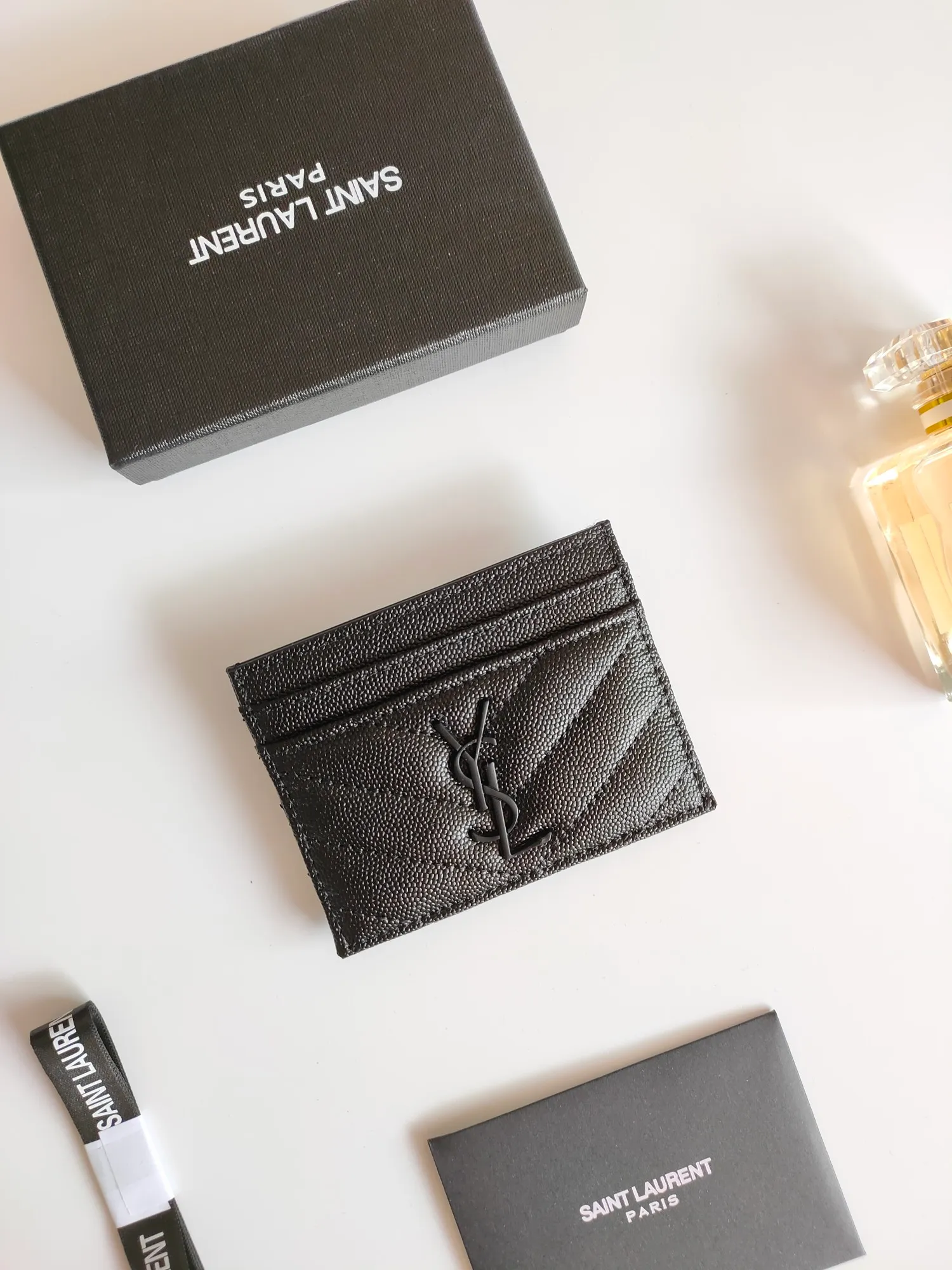 💰90 Yves Saint Laurent new product shipped👉Genuine pickup bag, cowhide ball pattern🎀Sheep pattern microfiber lining, jacquard stitching genuine leather credit card holder, metal interlocking YSL logo original single-pair hardware, replica details😋Style number: 423291😎Dimensions: 10.5×7.5×0.5cm
